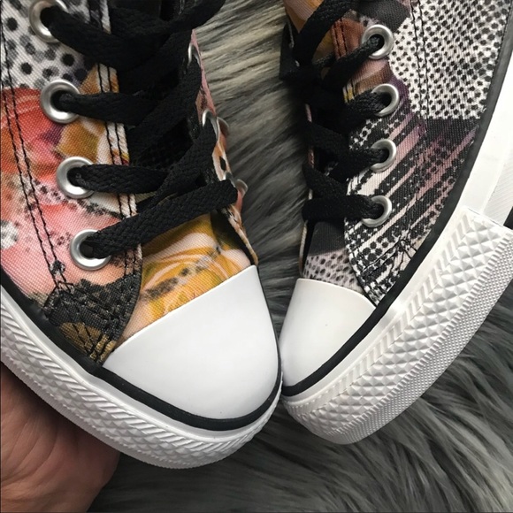 NEW 🥀 CONVERSE WOMENS LOWTOP • FLORAL - Picture 6 of 9